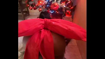 Image Me llego santa claus y me dejo este enorme regalo en el arbolito, y de una vez lo disfrute