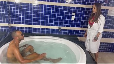 Image emprego dos sonhos, Consertando banheira da patroa e tirando o estresse dela, fazendo ela goza gostoso na piroca com for&ccedil_a...(VIDEO COMPLETO NO RED)