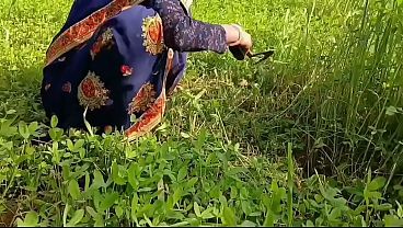 Image Janvaron ko Ghas Lene Gai bhabhi ki chudai ki aur chut se Moot nikala