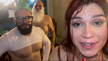 Image SURUBA DE NATAL COM MEUS AMIGOS COMEMOS UMA NOVINHA TRANS - COMPLETO NO RED - EVEZZINI