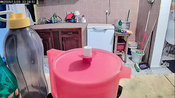 Image Esposa gorda en la cocina