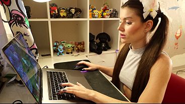 Image My stepsister helped me cum again during a computer game