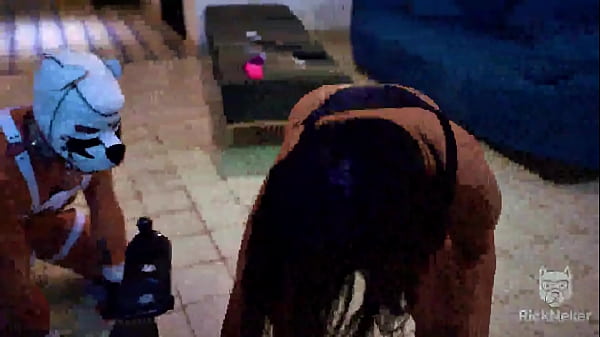 Image PUTA CASADA DEU A BUCETA PRA UM CADEIRANTE E DEPOIS METEU UM DILDO NO PUPPY, TRISAL COM DOGPLAY E MUITO FETICHE BDSM
