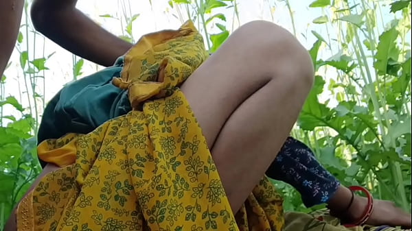 Image Khet par chudai outdoors fuck