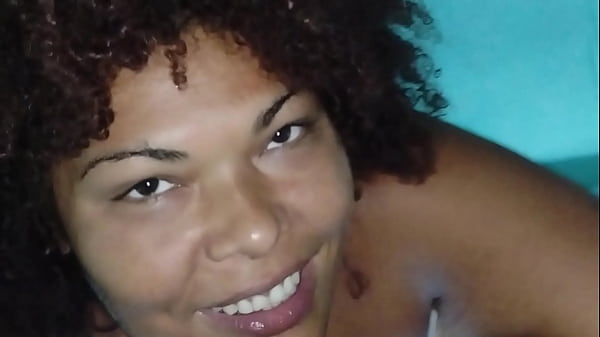 Image Sempre desconfiei que essa puta dava pro vizinho escondida