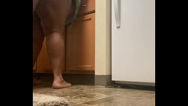 Image Sexy housewife pounded while trying to cook dinner