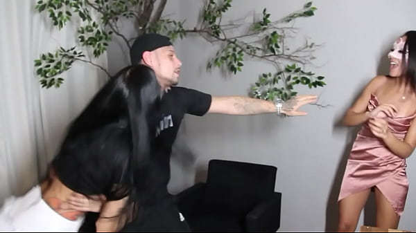 Image A mulher me pegando no flagra com a mina da escola