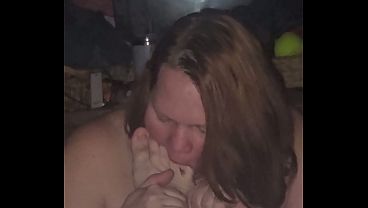 Image Deepthroat foot and sucks toes