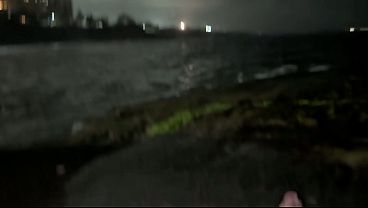 Image Novinha deixou namorado na praia pra dar a bucetinha atr&aacute_s da pedra do Arpoador.