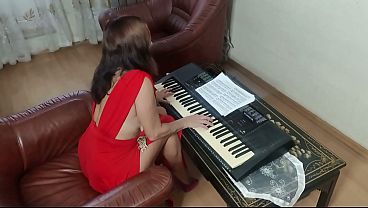 Image The stepson fucked his stepmom, interrupting her piano playing