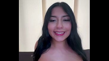 Image LATINA con gran culo y grandes tetas le encanta que la llenen de aceite y la folle en doggy
