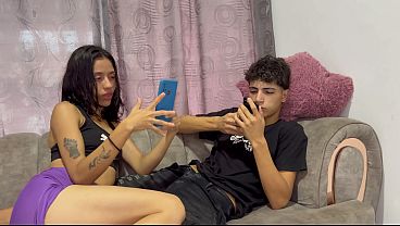 Image NO TE CORRAS ADENTRO!. Hermanastra ofrece su rico co&ntilde_o a cambio de nuevo telefono.