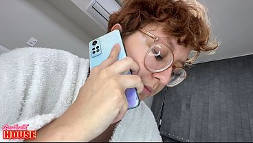 Image 2 caras pauzudos esgar&ccedil_ando a buceta de uma gata nerd com muito tes&atilde_o