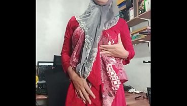 Image Hijab Ladyboys Cum Masturbating