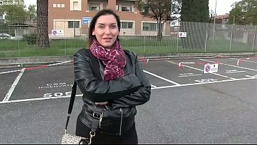 Image Esclusivo - Curvy italiana per 500&euro_ si fa rompere il culo da uno sconosciuto - English subtitles