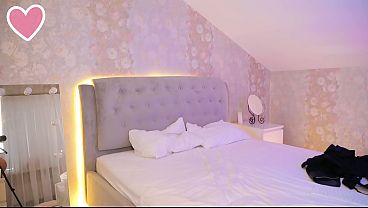 Image masturbation in front of a mirror and on the bed