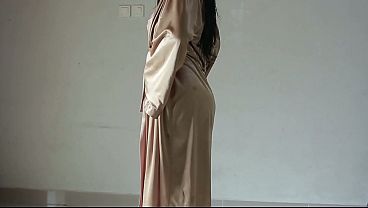 Image CEWEK TOBRUT INDO PAKAI JUBAH SATIN SEXY SAMBIL COLMEK