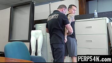 Image Thief Des Gets Ass Pounded by Officer's Huge Cock - Perps4K