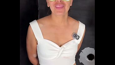 Image ESPOSA SOLA EN CASA LES DA SEXO ORAL A DOS LADRONES.