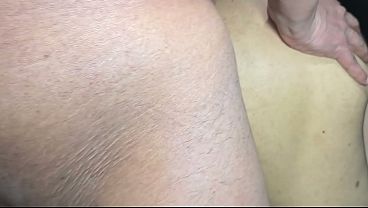 Image Carlitasexy y Leonfogoso teniendo sexo, le manosea la panocha, le mete el dedo y termina viniendose dentro de ella.