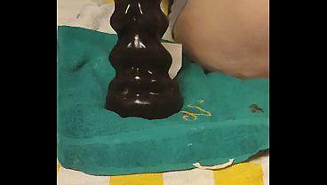 Image Karlheinz l&auml_sst sich von 5 dicken Dildos anal ficken