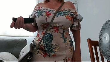Image Vivi Guedez - Fazendo um boquete bem gostoso e bem molhado.