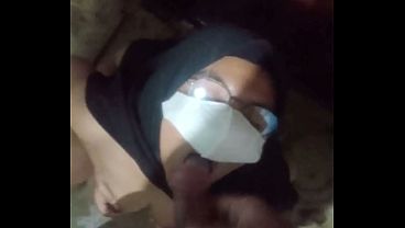 Image Cewek Indonesia ngentot di kamar mandi sambil minum air kencing