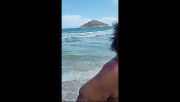 Image Aproveitando a praia de abrico ( nudismo) para me exibir gostoso e gozar muito