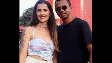 Image Vandeilson e a esposa na piscina