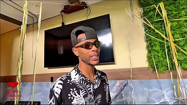 Image Na festa de carnaval meu marido n&atilde_o aguenta s&oacute_ me assistir com outra mulher, fica de pau duro e quer participar comendo as duas...(COMPLETO NO RED)