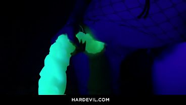 Image Wild Encounter with a Bold Performer and Their Impressive Size
