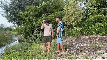 Image BOTEI O TURISTA PRA MAMAR NA TRILHA