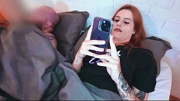 Image Esposa safada fode com outro enquanto seu corno vai se masturbar no banheiro - Bella Ruiva faz pau medio correr pelado no predio para fugir do corno BRABO