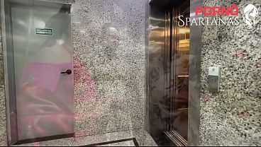 Image Depois de Curtirem o Carnaval, Amigos Fodem Loirinha Gostosa