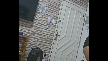 Image Estava na cozinha tranquila quando ele chegou e me pegou por tras