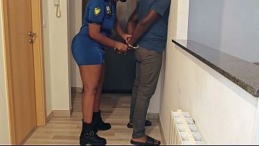 Image La polic&iacute_a vino arestrame pero no se resisti&oacute_ a esta delicisa verga negra