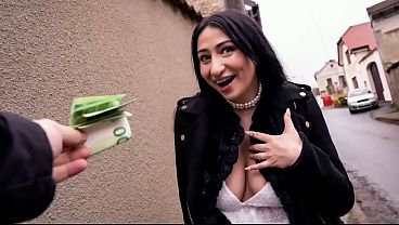 Image Vacationing French Babe Earns Her Cash with a Wild Ride