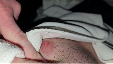 Image Deutscher Daddy wichst nach Feierabend mit praller Beule - PhantomGentX
