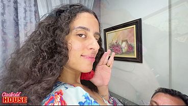 Image Marido leva a esposa na Cuckold House para foder a buceta peluda dela, junto com outro cara