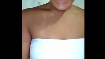 Image Vibrador no cuzinho e m&atilde_o na buceta