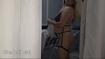 Image Dona de casa safada se exibindo pra quem passa ma rua, enquanto seu marido trabalha