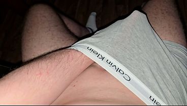 Image Deutscher Daddy wichst seine Morgenlatte in grauen Calvin Klein - PhantomGentX