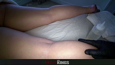 Image Rharri's Massive Butt Gets Massaged