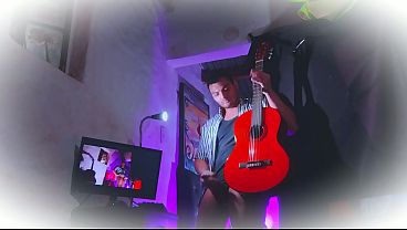 Image Morado - Cossplay de Doctor Antiguo vestido de Rayas - Sexy N1 - Frotando Guitarra Yamaha C80 por el Pene Grande