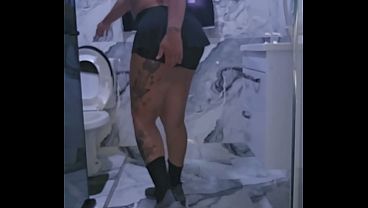 Image Chegando da academia j&aacute_ tomando leite