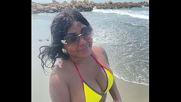 Image Hermanastra le gusta tener sexo en la playa con desconocidos