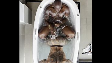 Image HUNG MUSCLE GYM RAT DADDY TAKES HUGE AMERICAN BBC