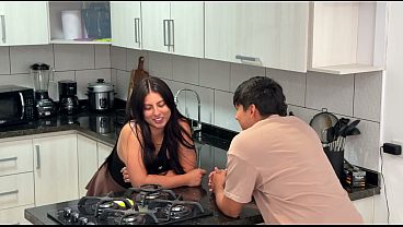 Image amateur colombiana ardiente tiene sexo en la cocina con su roomie