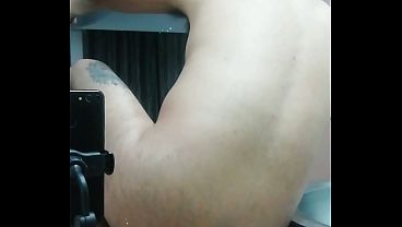 Image Me encanta dilatarme el culo con un vibrador mientras escucho m&uacute_sica