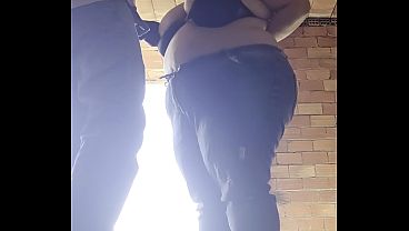 Image Me follo a una gordita en la casa abandonada